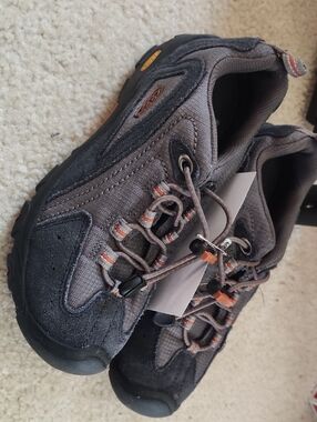 Sz 3 Keen Gray and Black Waterproof Trail Hiking Shoes with Orange Accents